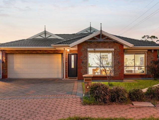 Contemporary Living Meets a Coveted Northgate Corner