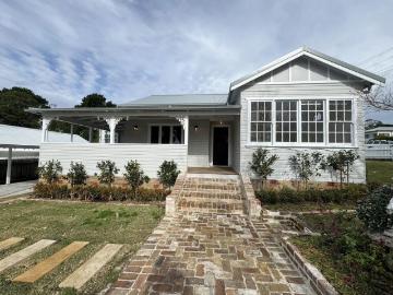 Contemporary Living Meets Blue Mountains Charm