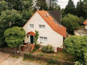 Contemporary Living Meets 1930s Elegance with Self Contained Guest Suite Potential