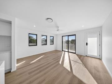 Large Family Home Ducted Air Con, 3 large bedrooms, 2.5 bathrooms, solar, garage, home office