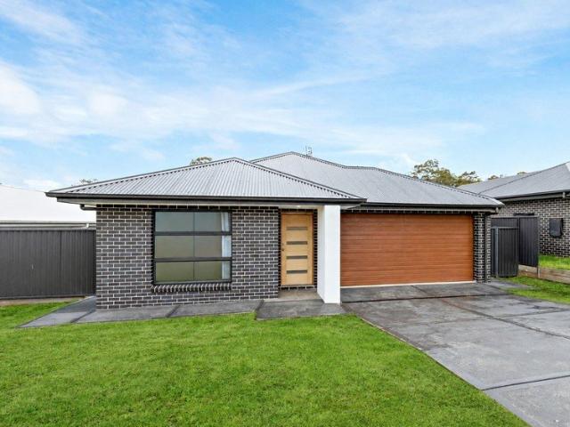CONTEMPORARY LIVING OPPORTUNITY IN A LOVELY RIVERSIDE TOWN JUST 2 HOURS FROM SYDNEY!