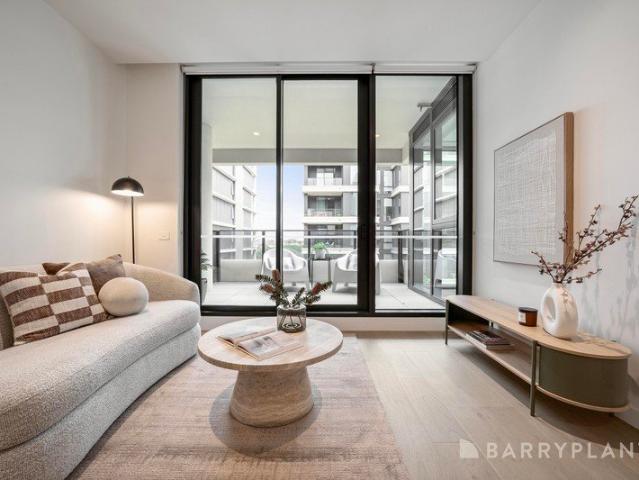 Contemporary Living Opposite Moonee Valley Racecourse