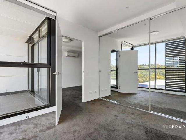 CONTEMPORARY LIVING! BRIGHT! VIEWS!