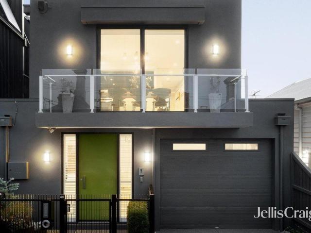 Three story Freestanding home with uninterrupted city views