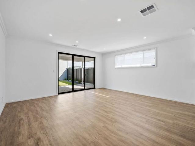 Contemporary Living, Convenience & Comfort!