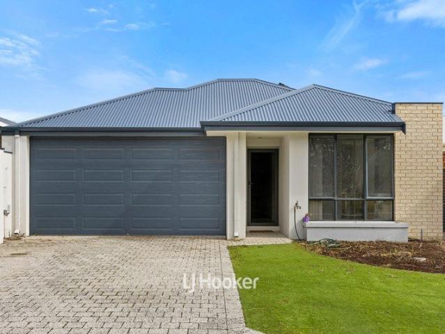 Contemporary Living, Convenient Location!