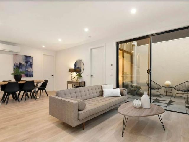 Contemporary Living in a Boutique Complex