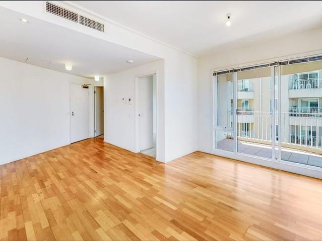 Contemporary living in a sought after Port Melbourne setting