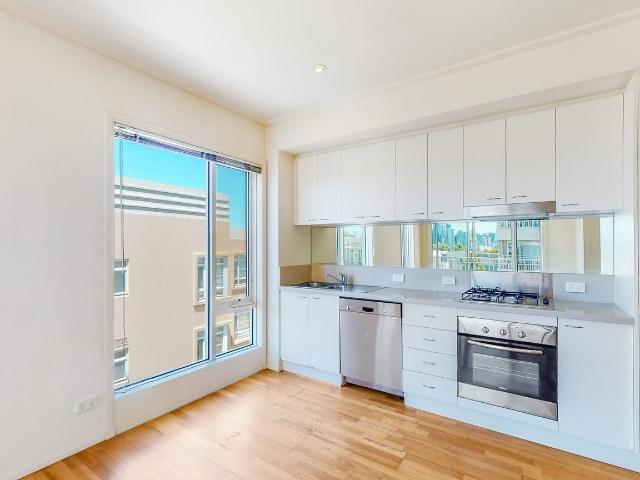 Contemporary living in a sought after Port Melbourne setting