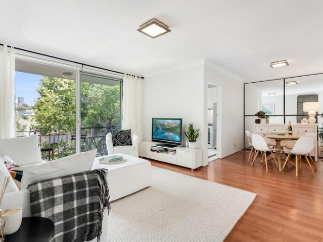 Contemporary living in a superb lifestyle location