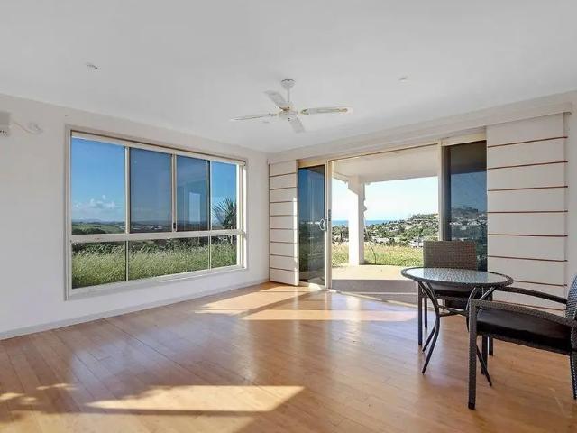 Contemporary Living in a Peaceful Lammermoor Setting