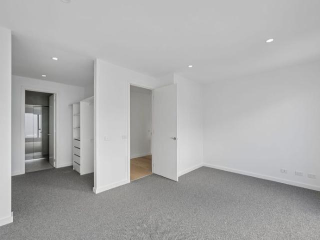 Contemporary Living in a Prime South Kingsville Position