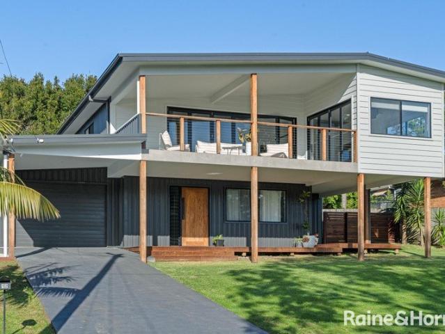 Contemporary Living in a Walk to Town Location