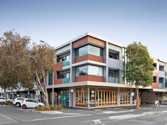 Contemporary Living in a Thriving Beachside Precinct