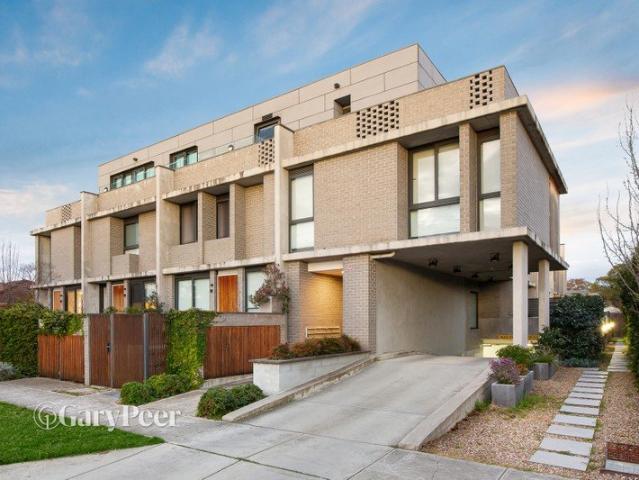 Contemporary living in an unmatched lifestyle location