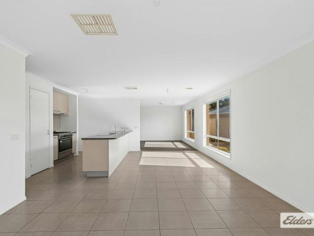 Contemporary Living in Convenient Kangaroo Flat Location
