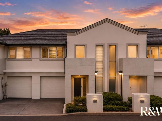 Contemporary Living in Prestigious Macquarie Links
