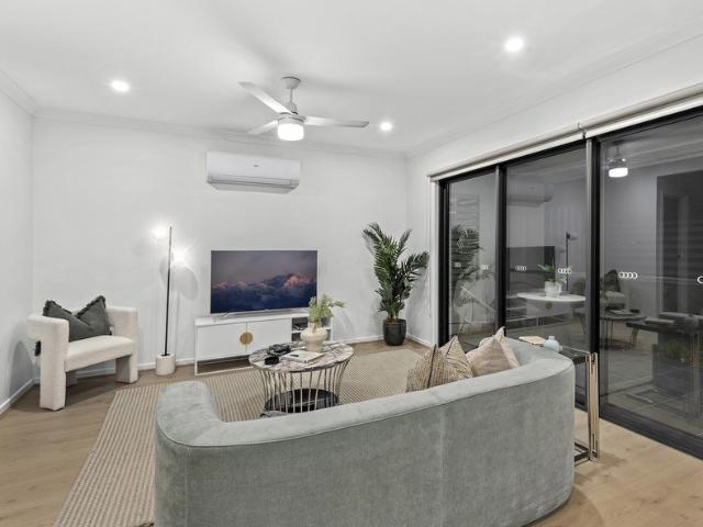 Contemporary Living in Prestigious Rochedale within Mansfield State High School Catchment