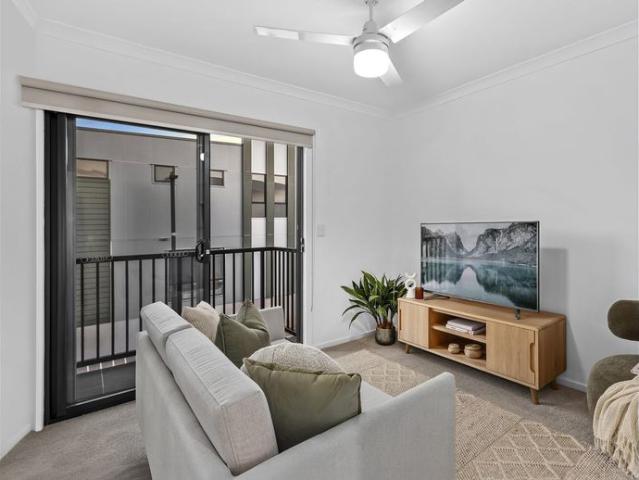 Contemporary Living in Prestigious Rochedale within Mansfield State High School Catchment