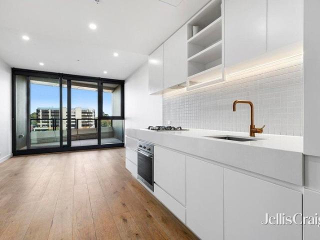 Contemporary Living in the Heart of Glen Waverley