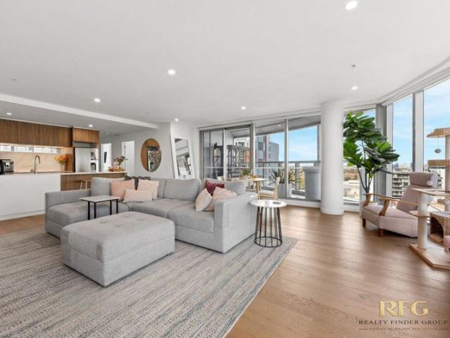 CONTEMPORARY LIVING IN THE HEART OF MOONEE PONDS
