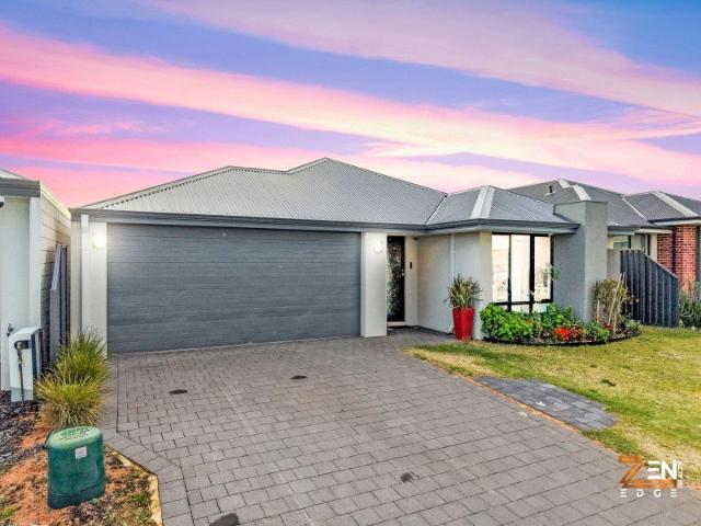 Contemporary Living in the Heart of Movida Estate
