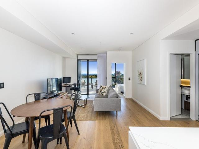 Contemporary living in the heart of Petersham