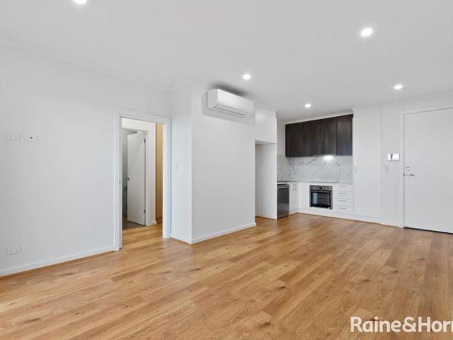 Contemporary Living in the Heart of Prospect!
