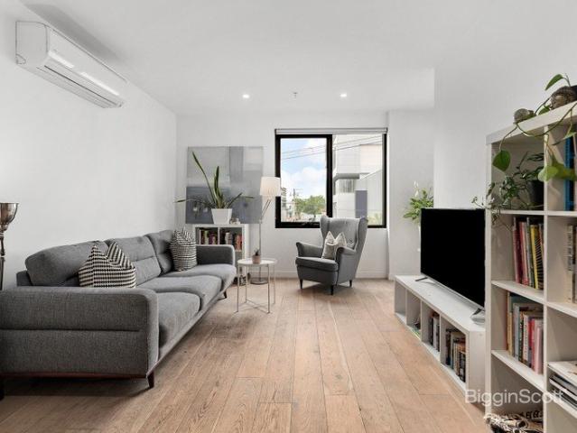 CONTEMPORARY LIVING IN THE HEART OF RICHMOND