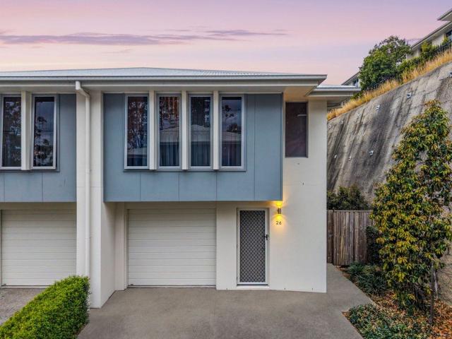 Contemporary Living in the Heart of Springfield Lakes!