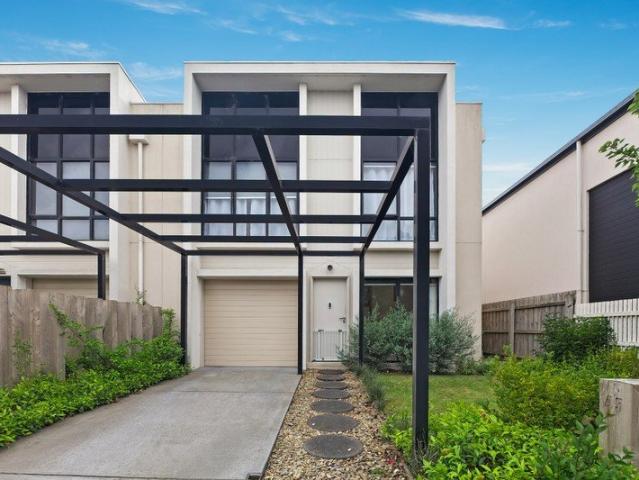 CONTEMPORARY LIVING IN THE SOUGHT AFTER GARDENS ESTATE