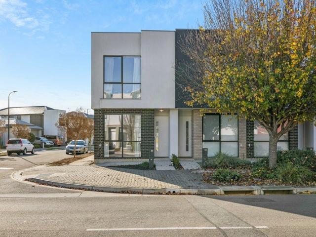 Contemporary Living in Vibrant St Clair