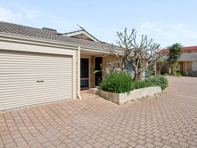 CONTEMPORARY LIVING. PARKSIDE LOCATION