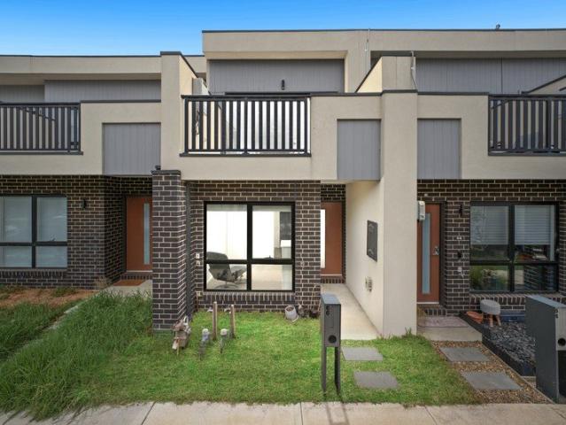 Contemporary Living with a North Facing Balcony