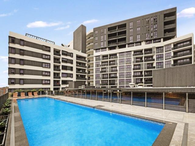 Contemporary Living with Everything at Your Doorstep