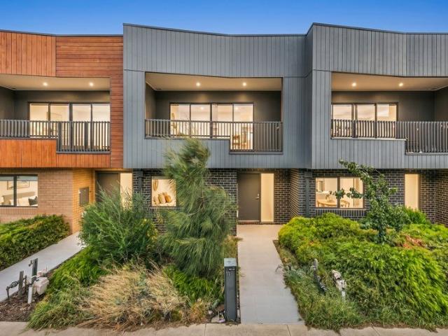 Contemporary Living with Everyday Ease in the Heart of Altona North