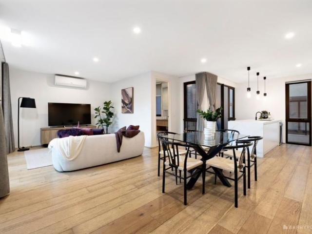 Contemporary Living with Exceptional Lifestyle Convenience