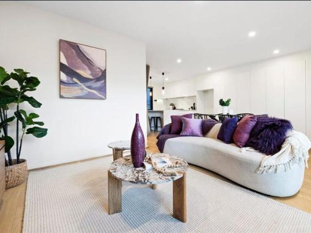Contemporary Living with Exceptional Lifestyle Convenience