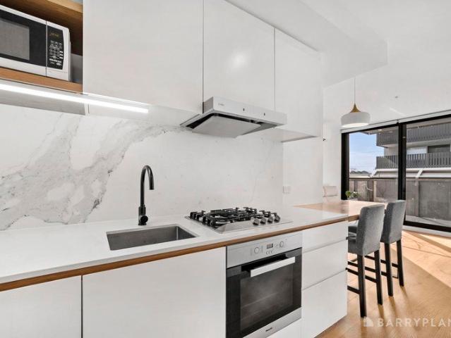 Contemporary Living with Exceptional Lifestyle Convenience