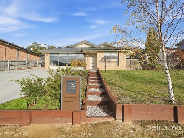 Contemporary Living with Flexible Floorplan!