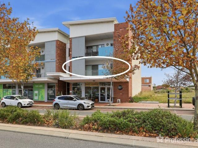 CONTEMPORARY LIVING WITH MINIMAL UPKEEP REQUIRED AND A PRIME POSITION TO ENJOY