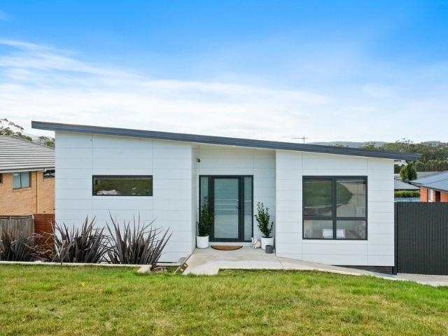 Contemporary living with space, flexibility & mountain views