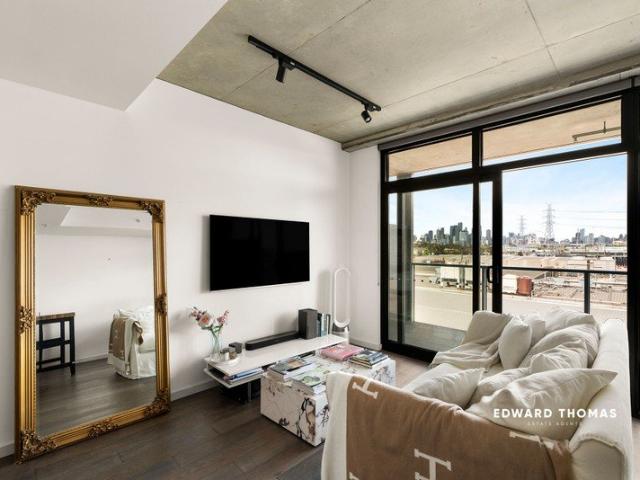 Contemporary Living with Spectacular City Views