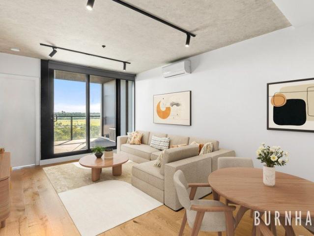 Contemporary Living with Stunning Racecourse Views
