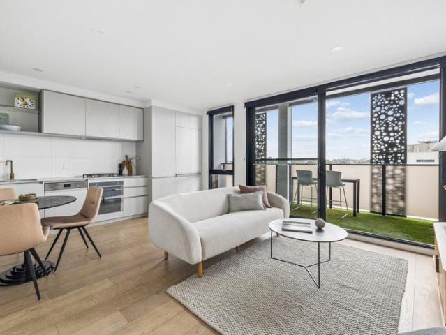 Contemporary Living with Stunning Views