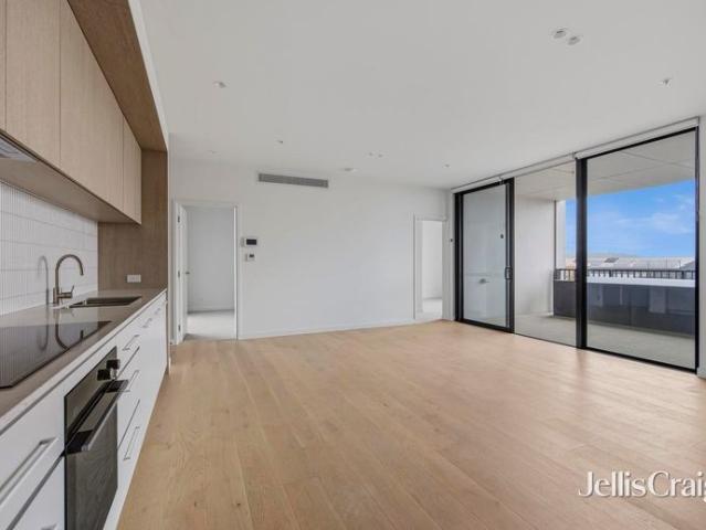Contemporary Living with Sweeping City Views