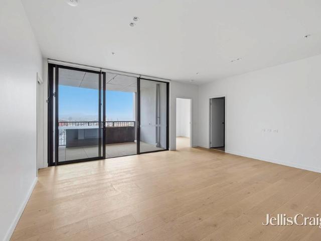 Contemporary Living with Sweeping City Views