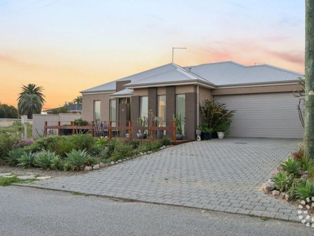 Contemporary Living with Parklands at Your Door