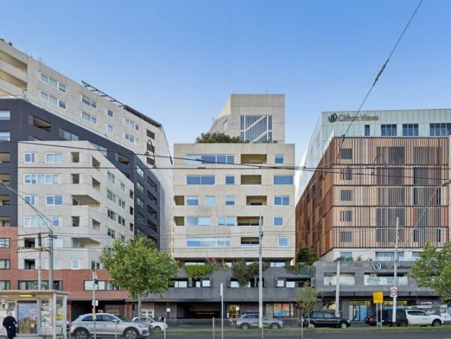 Contemporary Living with the Inner North at Your Doorstep