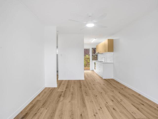 Contemporary Living with Views & Breezes